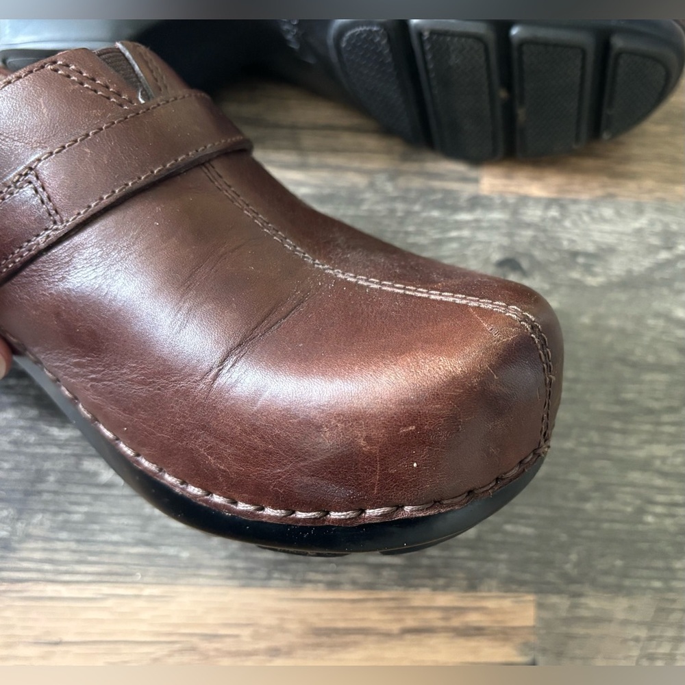 DANSKO‎ Womens Sz 39 US 8.5-9 Solstice Brown Leather Button Clogs Shoes Slip on - Picture 5 of 13